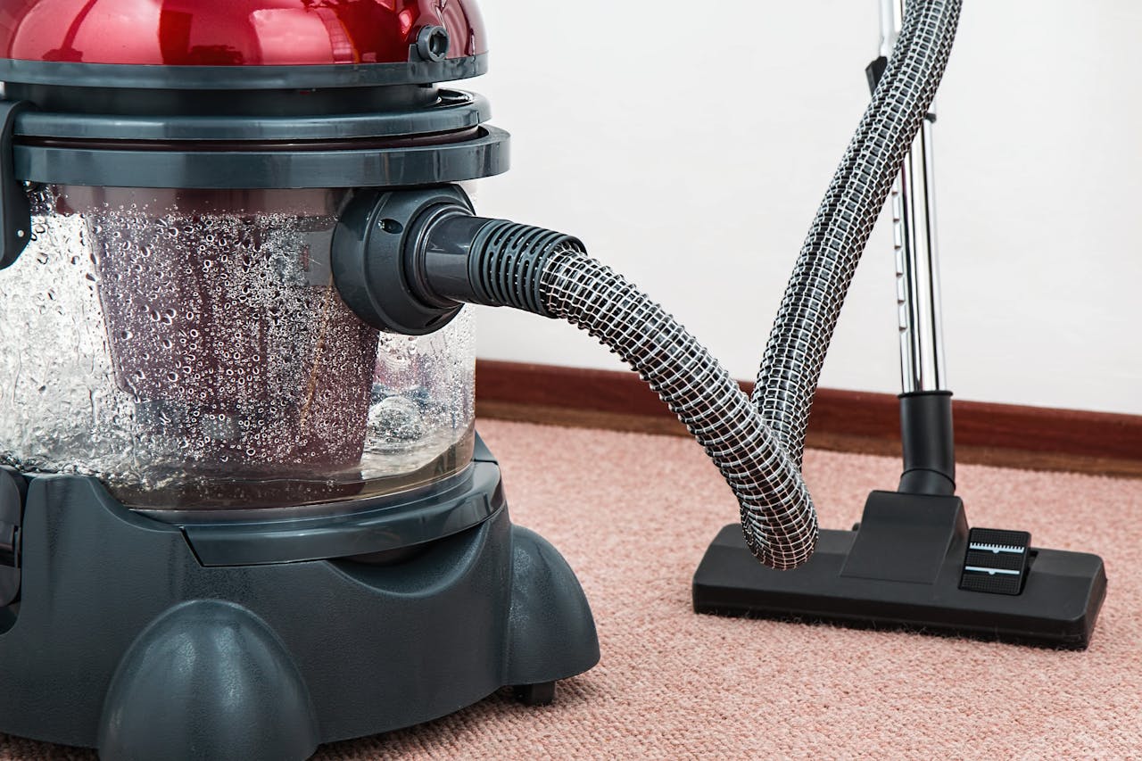 vacuum cleaner carpet cleaner housework housekeeping 38325.jpeg